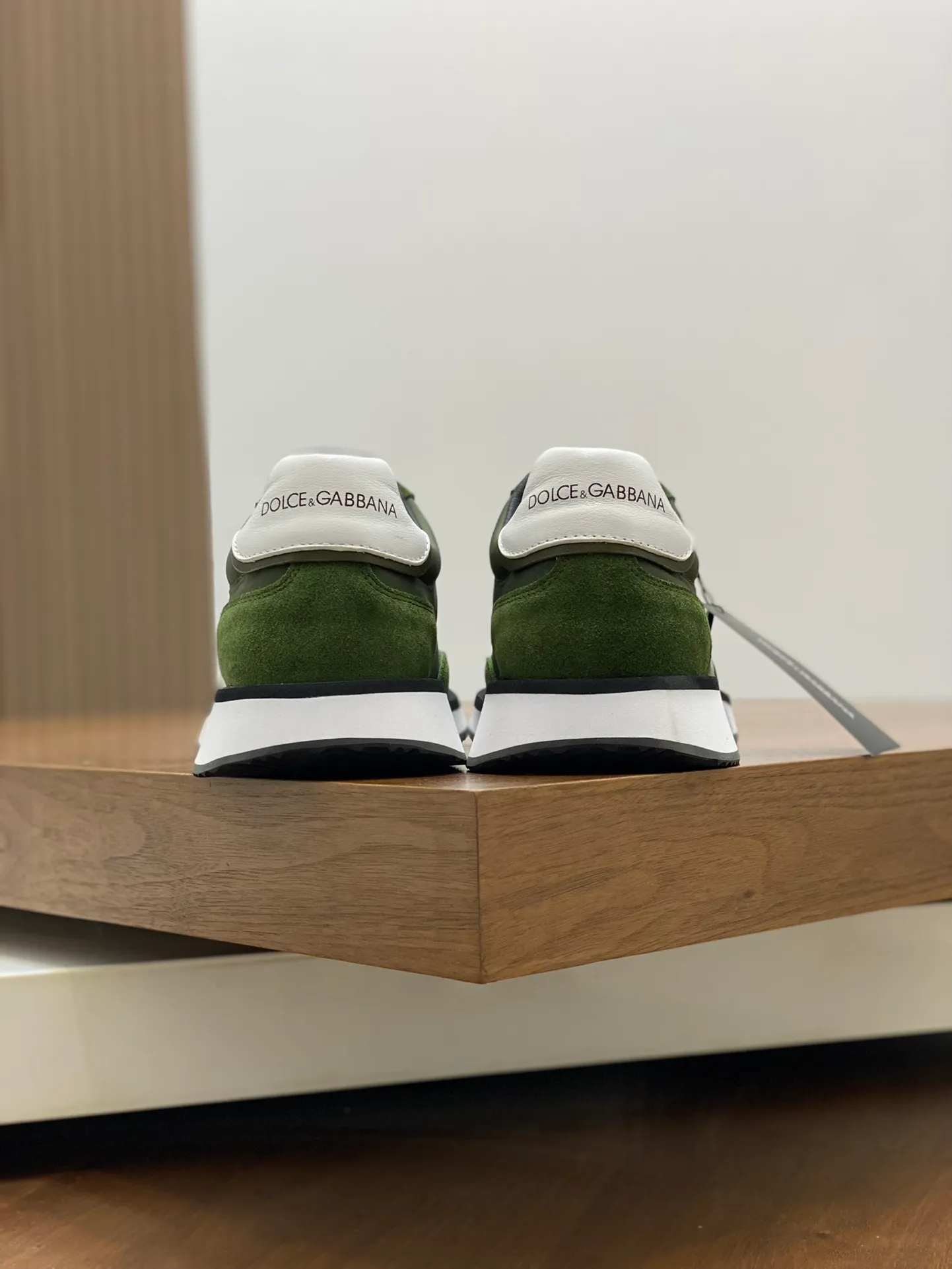 Factory price: 458💰••New products••Dolce&Gabbana••DG✔️High-end men's sports•casual shoes. Original goods from top counters. Original imported cowhide, multi-material splicing design ➕Imported cowhide lining, cowhide feet ➕Original T men's shoes 💰R elastic outsole.  Size: 39-44 (38, 45 customized)